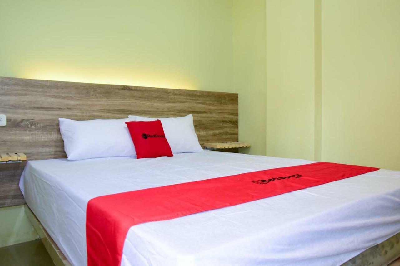เรดดอร์ซ เนียร์ มังการ์ ดูวาสแควร์ Hotel จาการ์ตา ภายนอก รูปภาพ