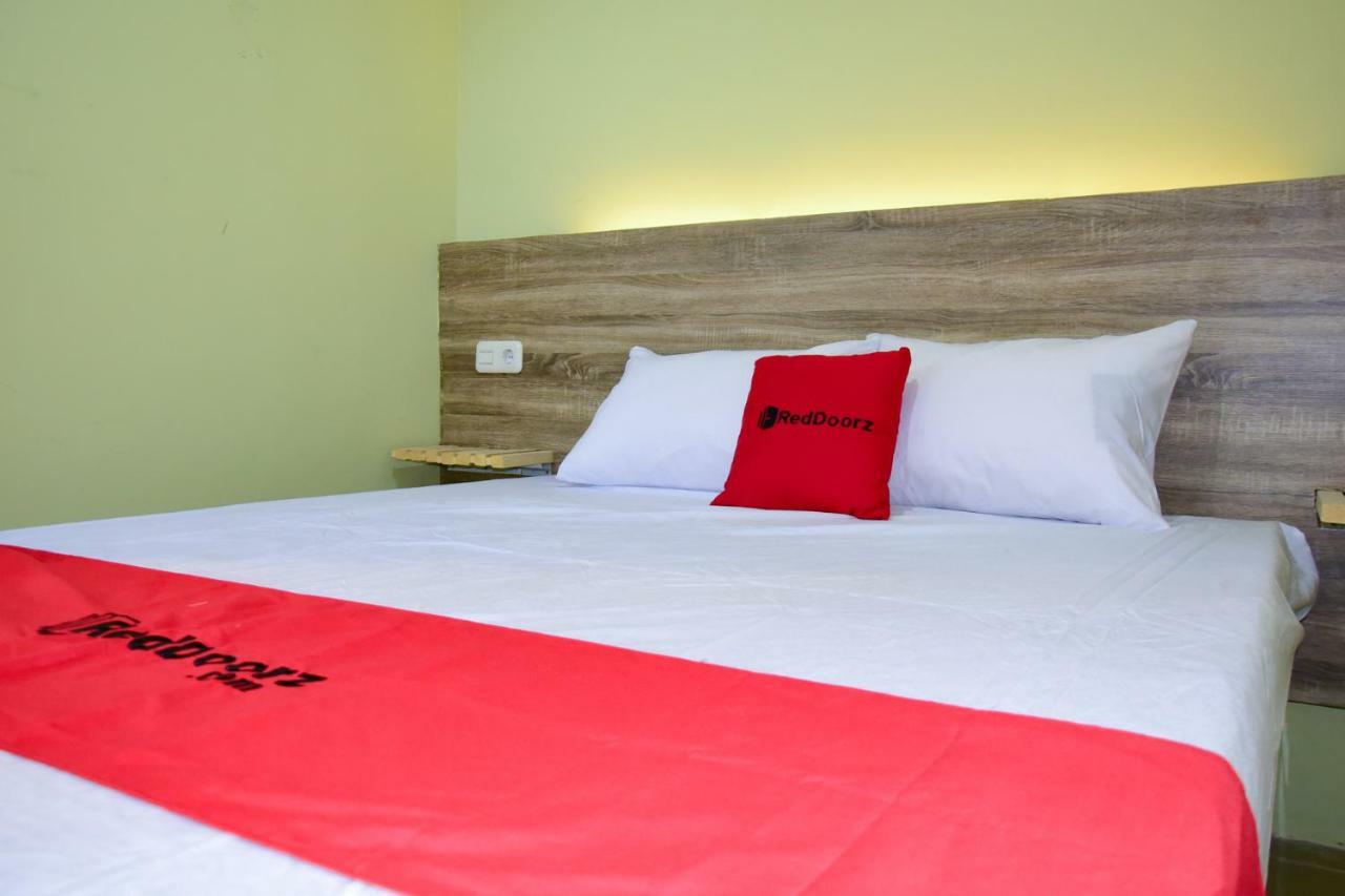 เรดดอร์ซ เนียร์ มังการ์ ดูวาสแควร์ Hotel จาการ์ตา ภายนอก รูปภาพ