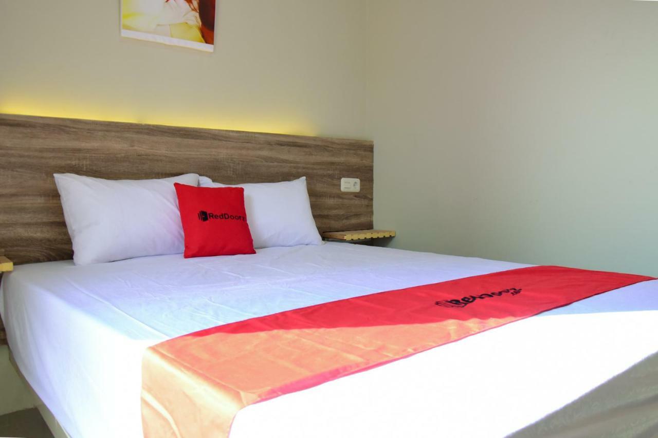 เรดดอร์ซ เนียร์ มังการ์ ดูวาสแควร์ Hotel จาการ์ตา ภายนอก รูปภาพ