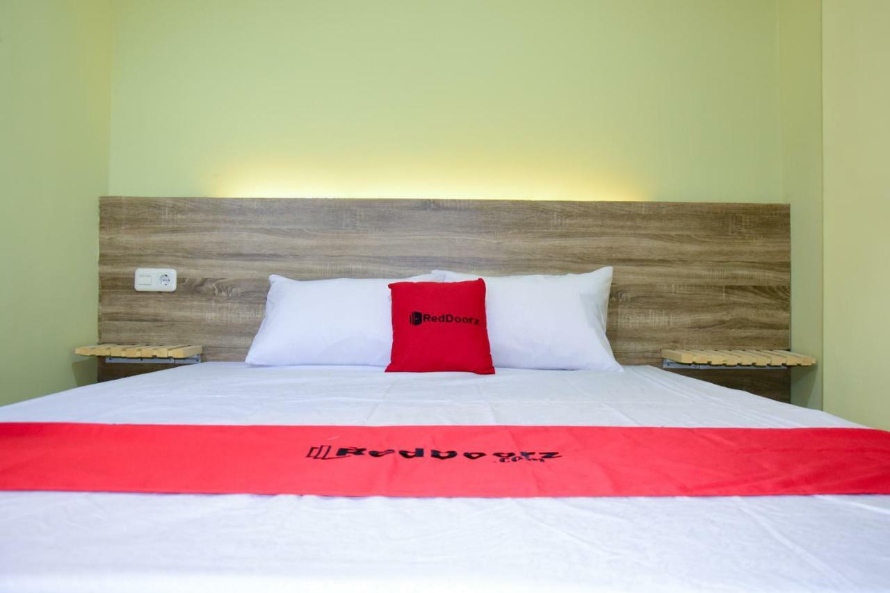 เรดดอร์ซ เนียร์ มังการ์ ดูวาสแควร์ Hotel จาการ์ตา ภายนอก รูปภาพ
